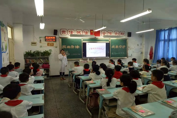 送健康进校园4.jpg 送健康进校园4.jpg